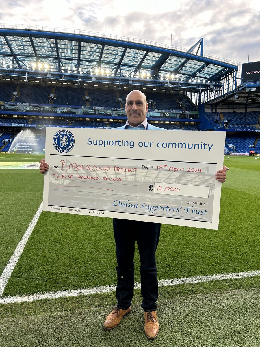 Delighted to be at @ChelseaFC this evening to collect a cheque for £12,000 raised by @ChelseaSTrust from the sleep out last month. The whole journey from meeting the trust, working on the event and then meeting those undertaking it has been lovely. Welcome, caring people. Thank…