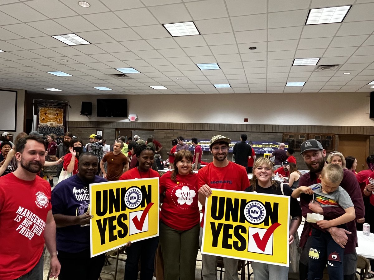 #StandUpVW! 📣🔥✊

JWJ and organizers from East TN JWJ and Atlanta JWJ joined VW workers in Chattanooga yesterday for a community rally.