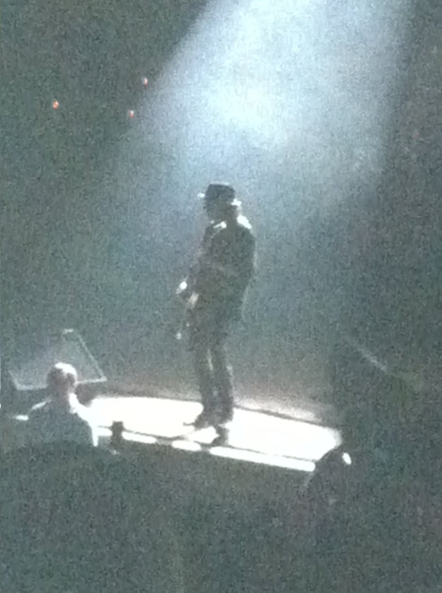 BingfromKiddy's tweet image. Now playing @myMotorhead #killedbydeath in tribute to @TheHallsWolves gig in November 2009 Wolves Civic #Lemmy @themikkeydee @MotorheadPhil were brilliant that night plus parts of @LemmyMovie were filmed there