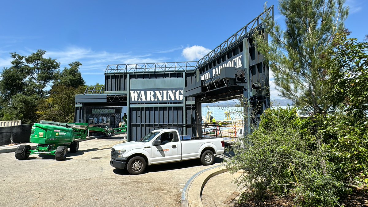 Dino Paddock is coming to the studio tour whaaaat! 🤯🤯 #universalstudioshollywood #jurassicpark #jurassicworld