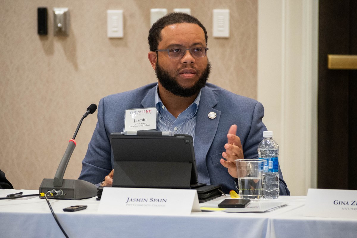 Hunt_Institute's tweet photo. Next, @AJJAEGER of @ncstatebelk sits down with @AbrahamDones of @durhamtech and @maininitiative of @PittCC to discuss barriers to successful transfer, including bureaucratic processes, inefficient credit application, and navigating a new institution. #ElevateNC https://t.co/OZxHYvTrov