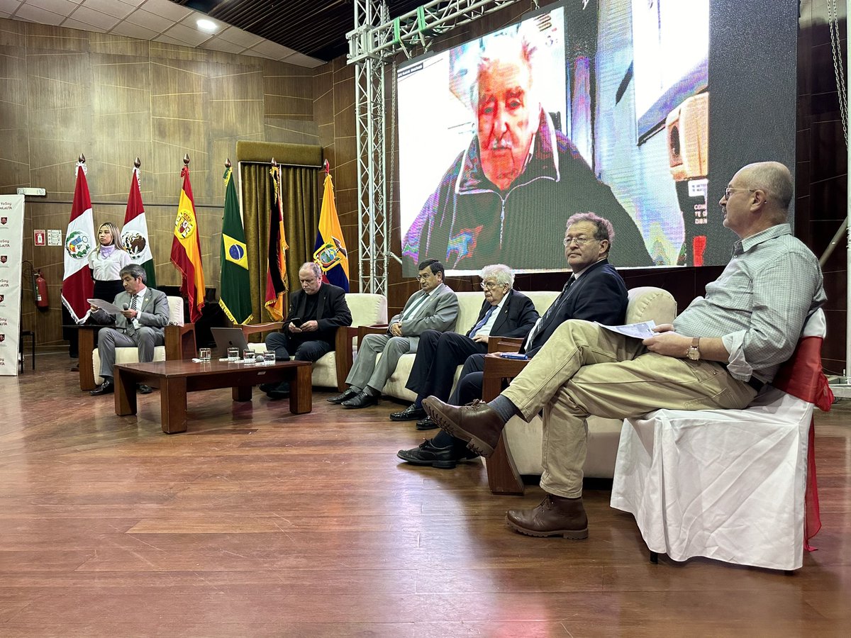 UTecnicaAmbato's tweet photo. #ForoInternacional | PANEL 3

🔘 Demandas Sociales y Carreras del Futuro

 Disertantes: 🇦🇷 🇪🇨 🇬🇹 🇩🇪 

#ForoUTA https://t.co/xOQy5kqNpl