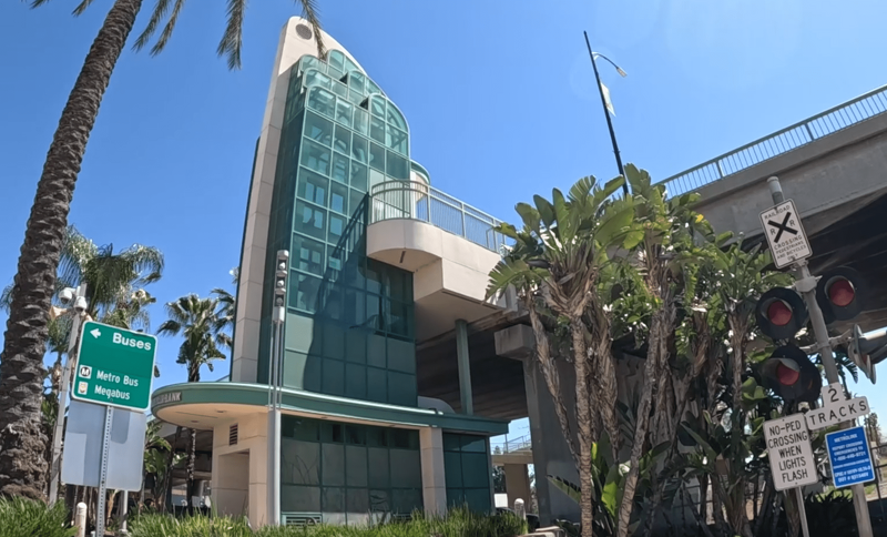 myBurbankNEWS's tweet photo. One of Burbank's Most Hazardous Elevators to be Replaced — Of 83 calls for people trapped in the last 14 months, over 20 came from city-owned elevators #Burbank #CityofBurbank #Elevator #MetrolinkStation #ParkingStructures - Read the story

https://t.co/1Llmw4FG2U https://t.co/4T0XUAvx5G