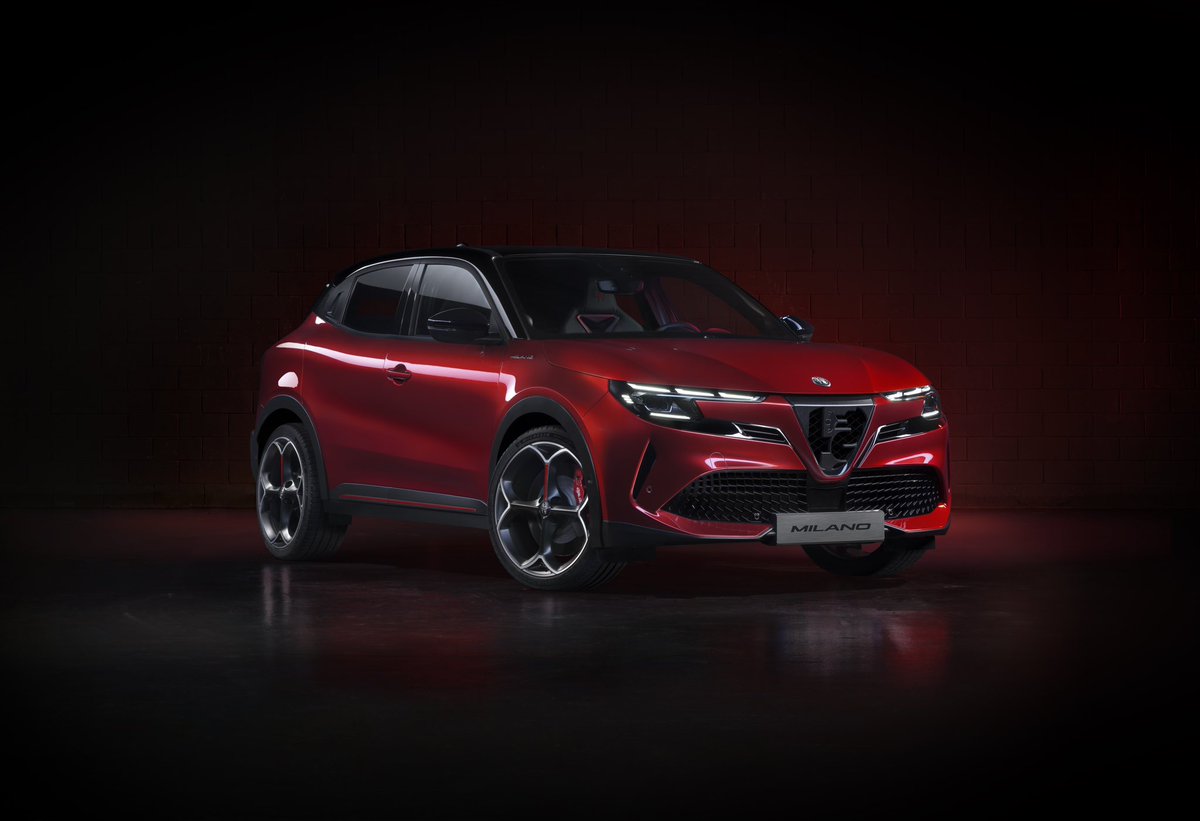 Alfa Romeo yeni modeli Milano’nun ismini Junior olarak değiştirdi❗️Sebebiyse bir İtalyan şehrinin ismini taşıyan ürünün İtalya’da üretilmesi zorunluluğu. Alfa Romeo Milano yani Junior, Polonya’da üretiliyor.