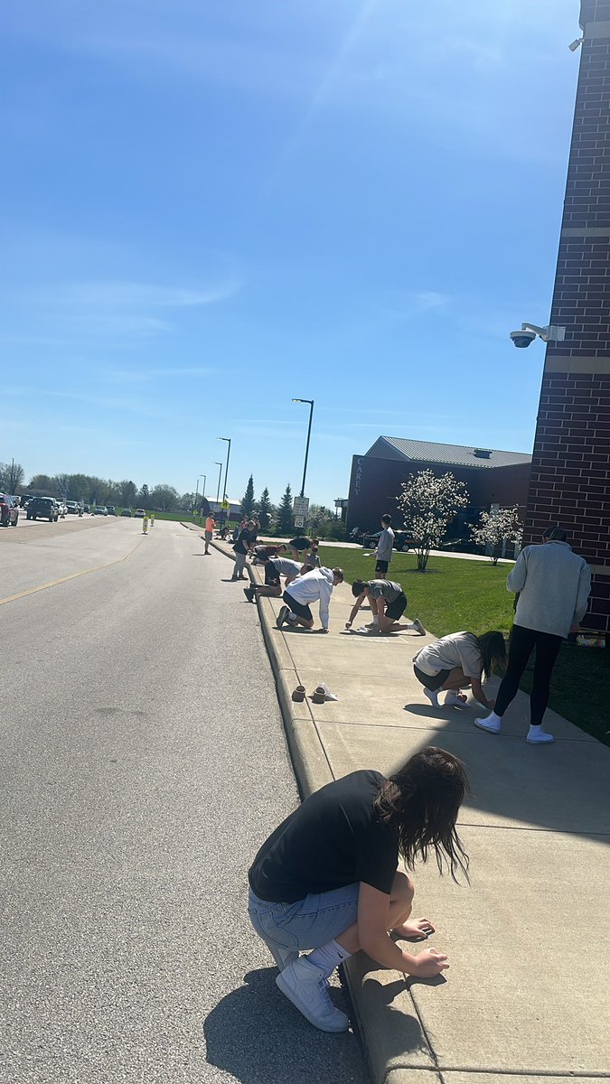 Coach_Bell_5's tweet photo. Chalk about health on this beautiful day for 5th period health! https://t.co/xpMy5tNN73