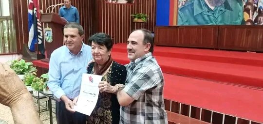 Desde los Cinco hasta los 60 años de trabajo en el Partido Comunista de Cuba fueron reconocidos hoy en el acto provincial por el Día del trabajador del Partido. #Cuba #Holguín #HolguinSi #GenteQueSuma #CubaViveEnSuHistoria
