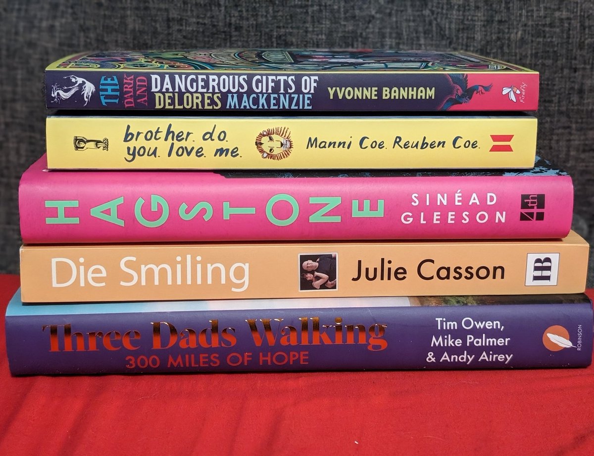 I only went in for brown paper... 📚The Dark and Dangerous Gifts of Delores Mackenzie @Eviewriter 📚Brother. Do. You. Love. Me @ManniCoeWrites 📚Hagstone @sineadgleeson 📚Die Smiling @JulieCasson5 📚Three Dads Walking @3dadswalking