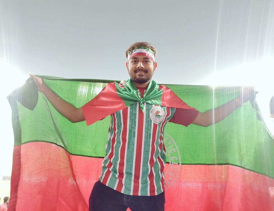_rhitankar_'s tweet photo. Mohunbagan wins the ISL Shield for the first time ! Wonderful that it happens just a day after নববর্ষ and at our home, Yuvabharati. Massive congrats @mohunbagansg 💚❤️
#ThrowbackClick https://t.co/pDzzQA5EI9