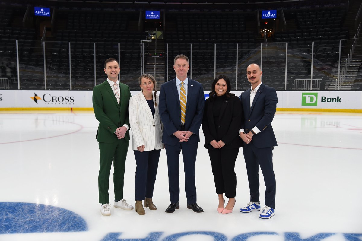 BriSmiHE's tweet image. Year 🔟 in the books 📚 

A phenomenal year for @collegehockey wrapped with an incredible week in St. Paul. So many incredible folks involved with the game and so thankful to have been a part of it and @Hockey_East for a decade.