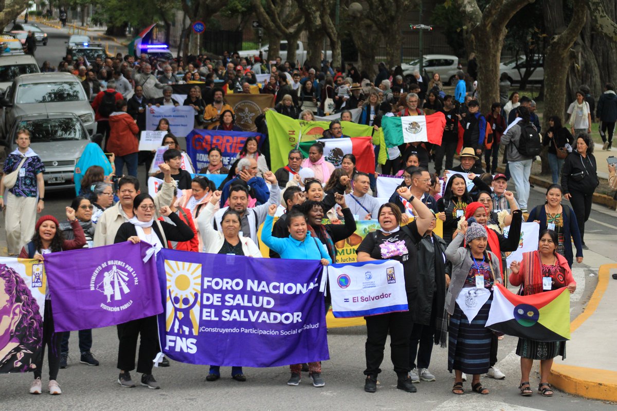 FNS_OficialSV's tweet photo. #asp5 | Con una movilización que visibilizaba las luchas y reivindicaciones por el derecho a la salud en 60 países del mundo, finalizó la 5 Asamblea Mundial para la Salud de los Pueblos, celebrada en la ciudad de Mar del Plata, Argentina. https://t.co/muWvRrt8fk