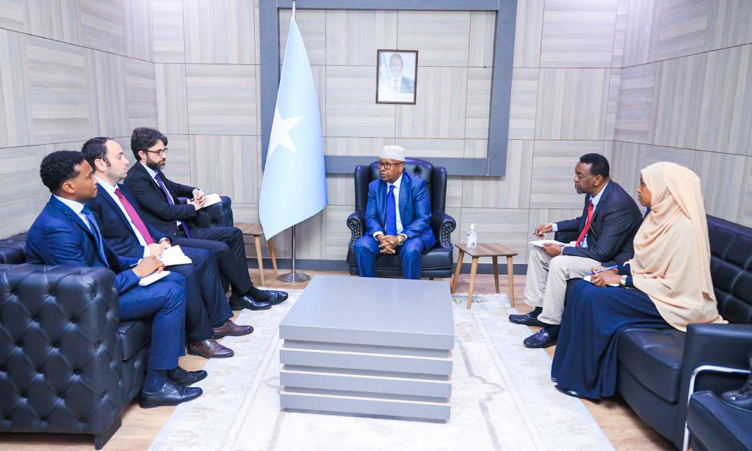 Somali Federal Cumhuriyeti Dışişleri ve Uluslararası İşbirliği Bakanı olarak görevine başlayan Sayın @AhmedMoFiqi’ye üstlendiği yeni görevi vesilesiyle tebriklerimizi ilettik.