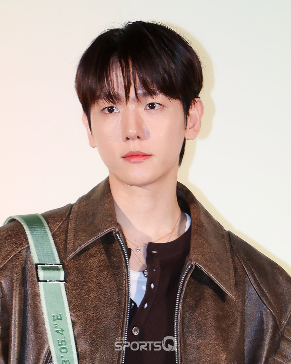 [#포토Q] 240415 백현 RIMOWA 포토콜 📌sportsq.co.kr/news/articleVi… #백현 #BAEKHYUN #EXO #엑소 #RIMOWA #리모와