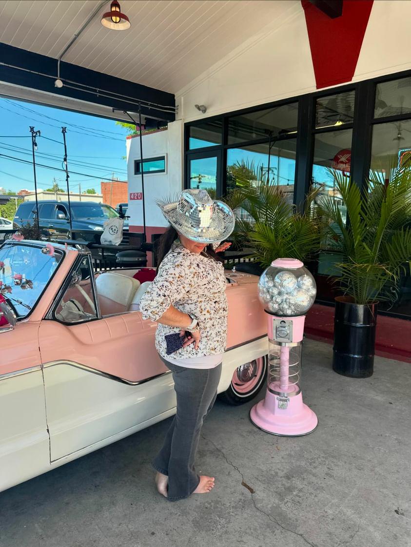 The pressure to do as well or better than the last piece you created...as an artist....is a very real thing.

🚗: instagram.com/daretodream_gy…

📷  cc: instagram.com/21flicksbycris…

#underpressure #creativethoughts #SmallBusiness  #art #mondaythoughts