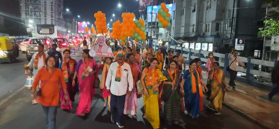 Election Campaign from Dhakuria to Rashbehari crossing of Dakshin Kolkata LokSabha Constituency. @BJP4Bengal