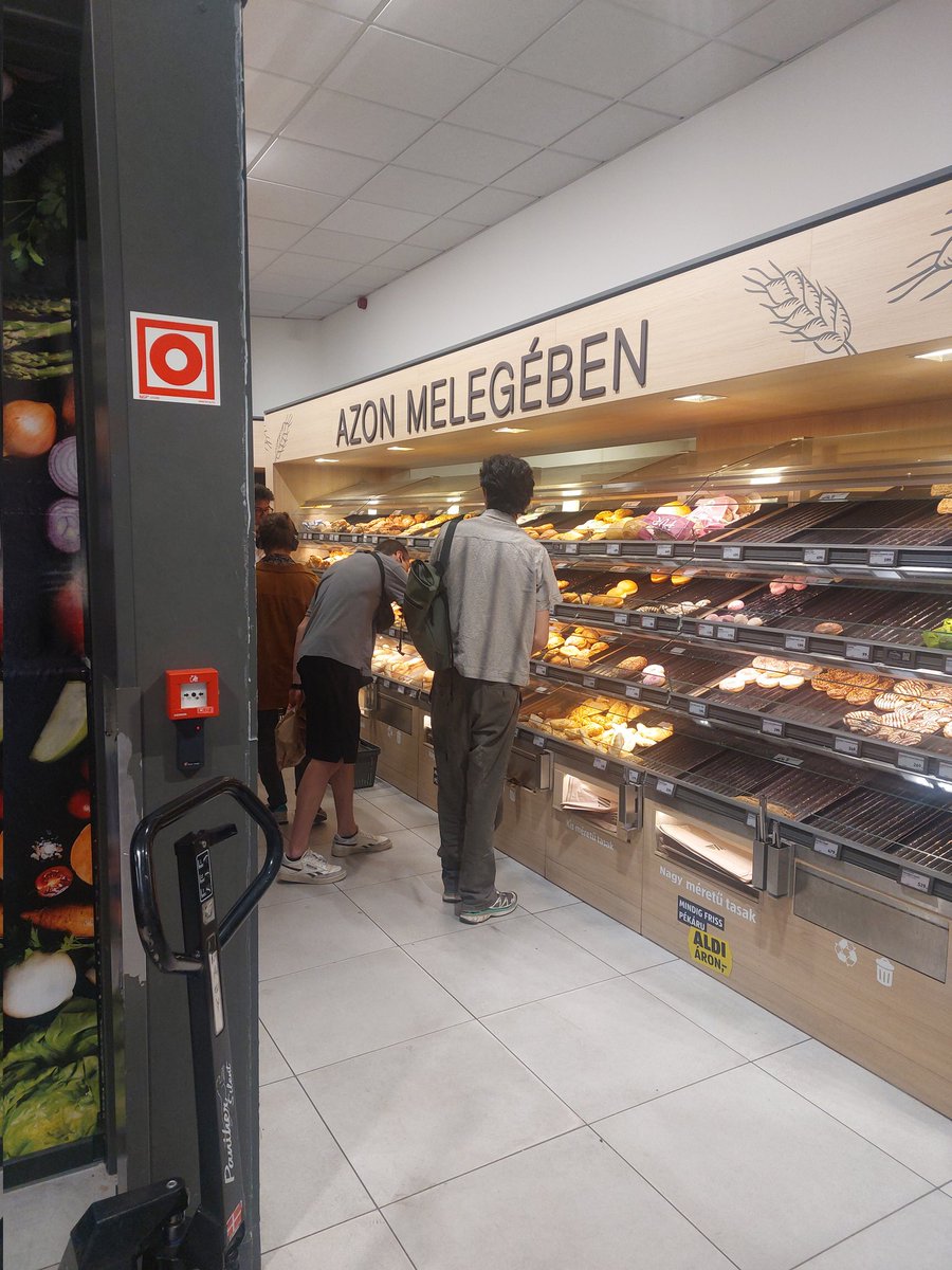 leannerains's tweet image. Dear @AldiUK 

We need to talk on my travels in budapest and walk  into aldi here, and there is a bakery.... what's the crack  here?  we missing out on in the UK....  

You're cheating on us!