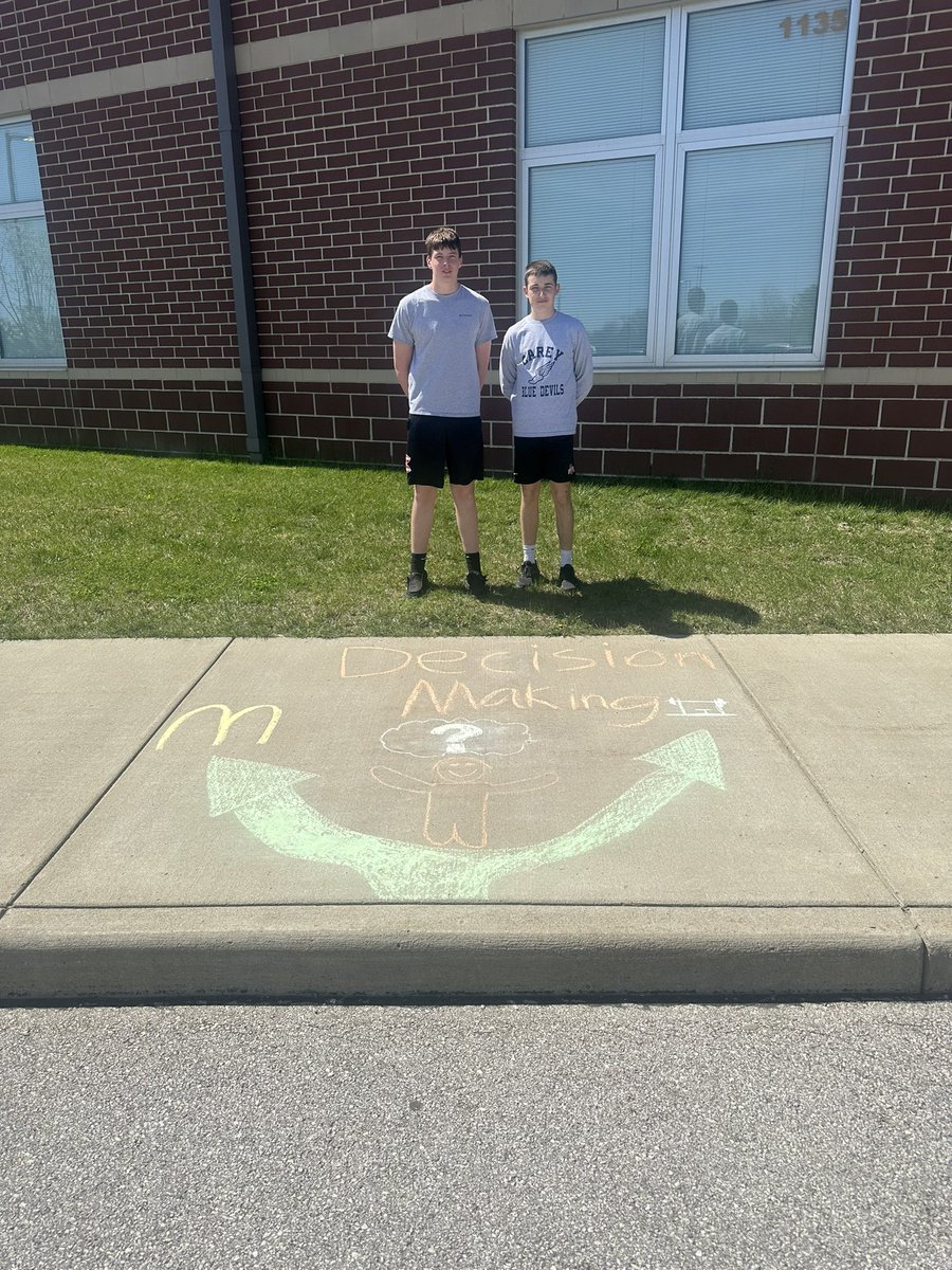 Coach_Bell_5's tweet photo. decision making, goal setting, and refusal skills for the win! #chalkabouthealth https://t.co/LuFUIDDamO