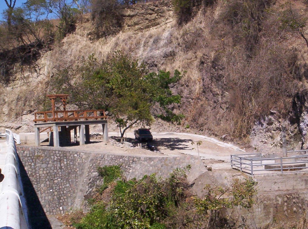 diazs83's tweet photo. Mirador turístico en el puente y río Torola. https://t.co/DUEqW8uHaG