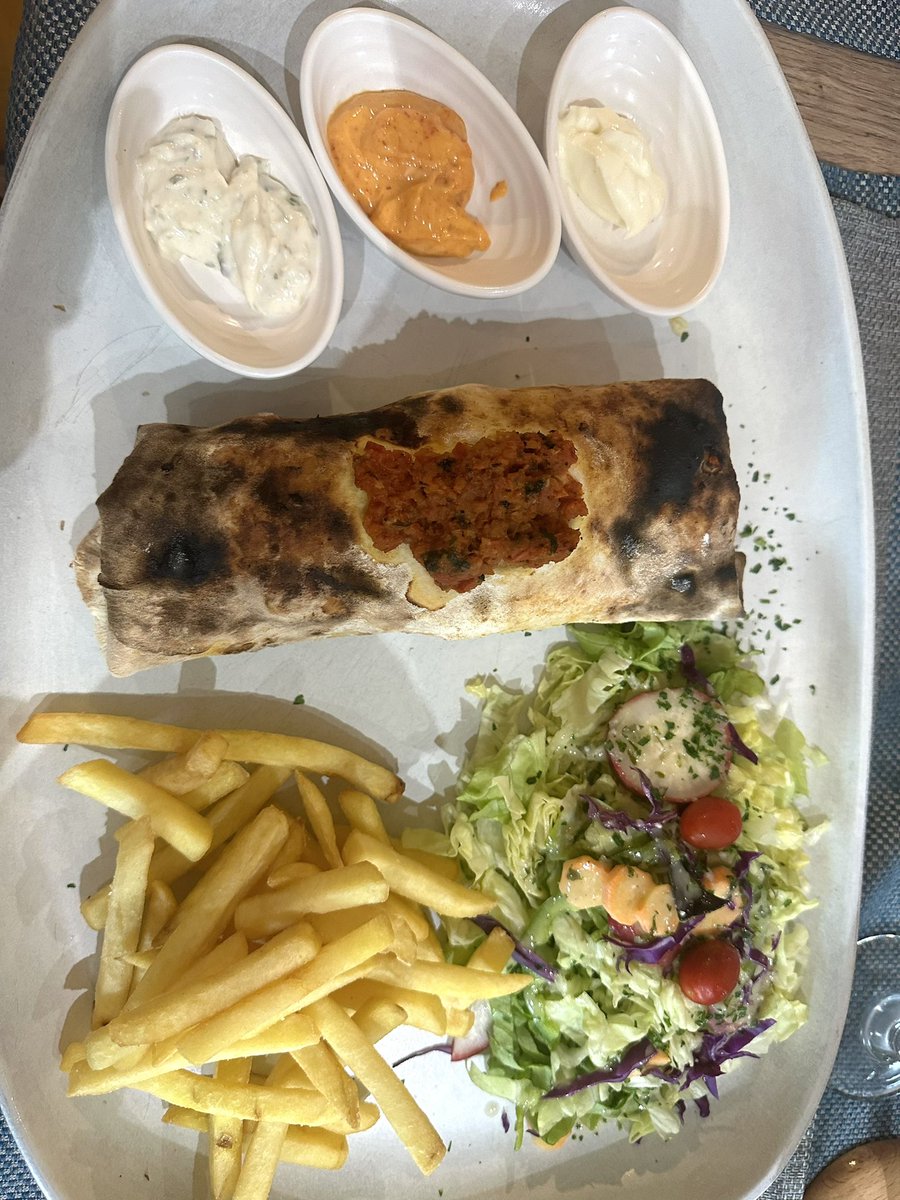 GallozziMrita's tweet photo. E dalla bollicine delle serate milanesi…al kebab “multifunzioni” tunisino…
#tunisa #megrine #kebab #sempreingiro #certificando https://t.co/m08vZ7RylX