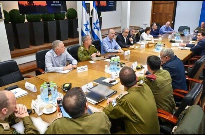 #Iran
#Israel 
#iranisraelwar
#IsraelIranWar
#IranAttacklsrael 
#IranIsraelConflict 

Currently, the #Israeli government is deciding on a retaliatory strike in connection with the #Iranians attack...

Open and Read.