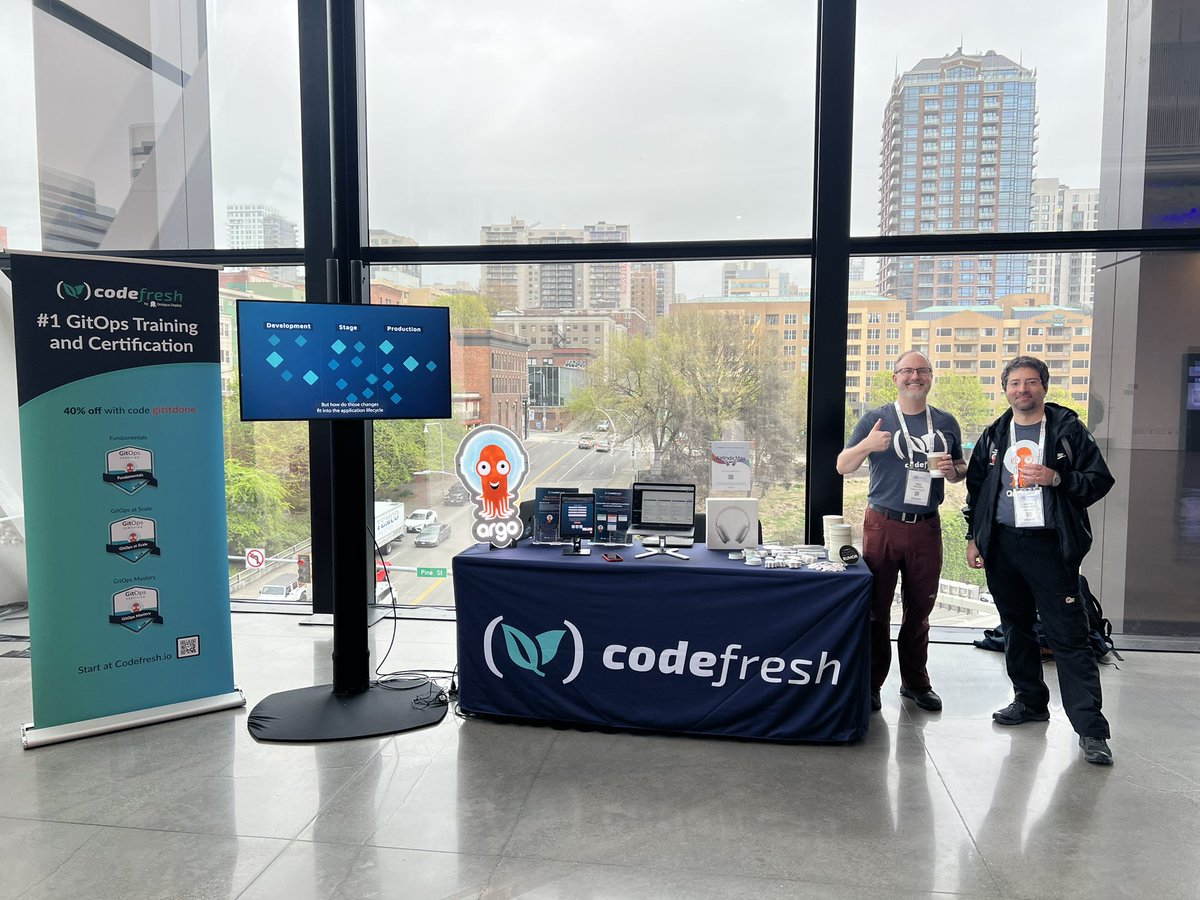 codefresh's tweet image. #GitOpsCon we made it! Come say hello 👋🏼