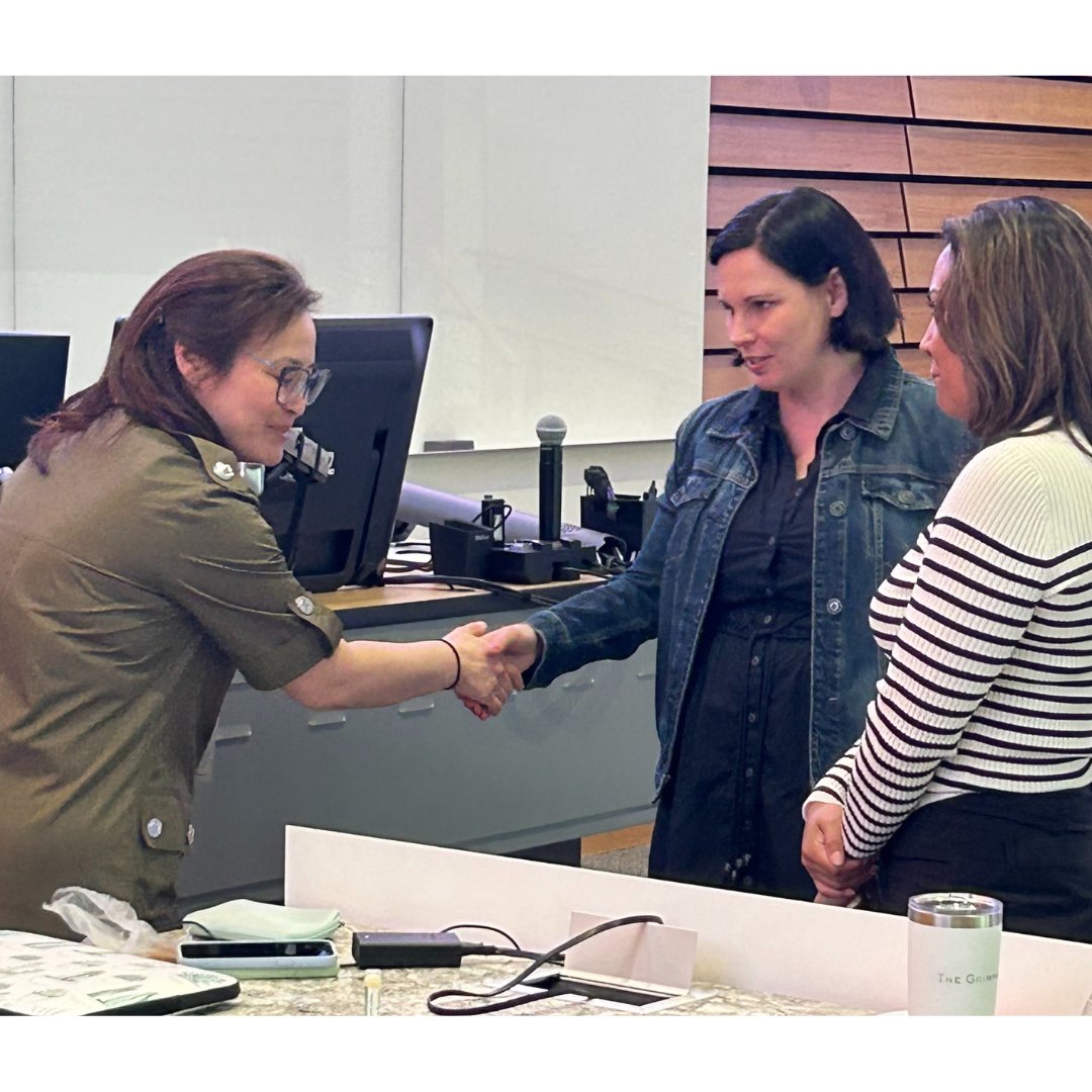 Our recent Austin Symposium, Living Better with Loeys-Dietz, Marfan, and VEDS, connected community members with experts. Here, Rachel Tays and Yvette Oviedo, meet @KarenMKimMD1. The next in-person educational event will be May 11 in Portland, Oregon. bit.ly/3uIVfU7