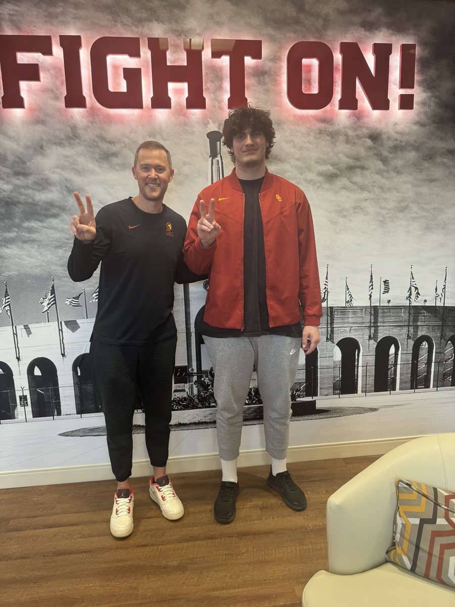 Thank you for an amazing visit! I can't wait to come back! @LincolnRiley @Coach_Henson #FightOn