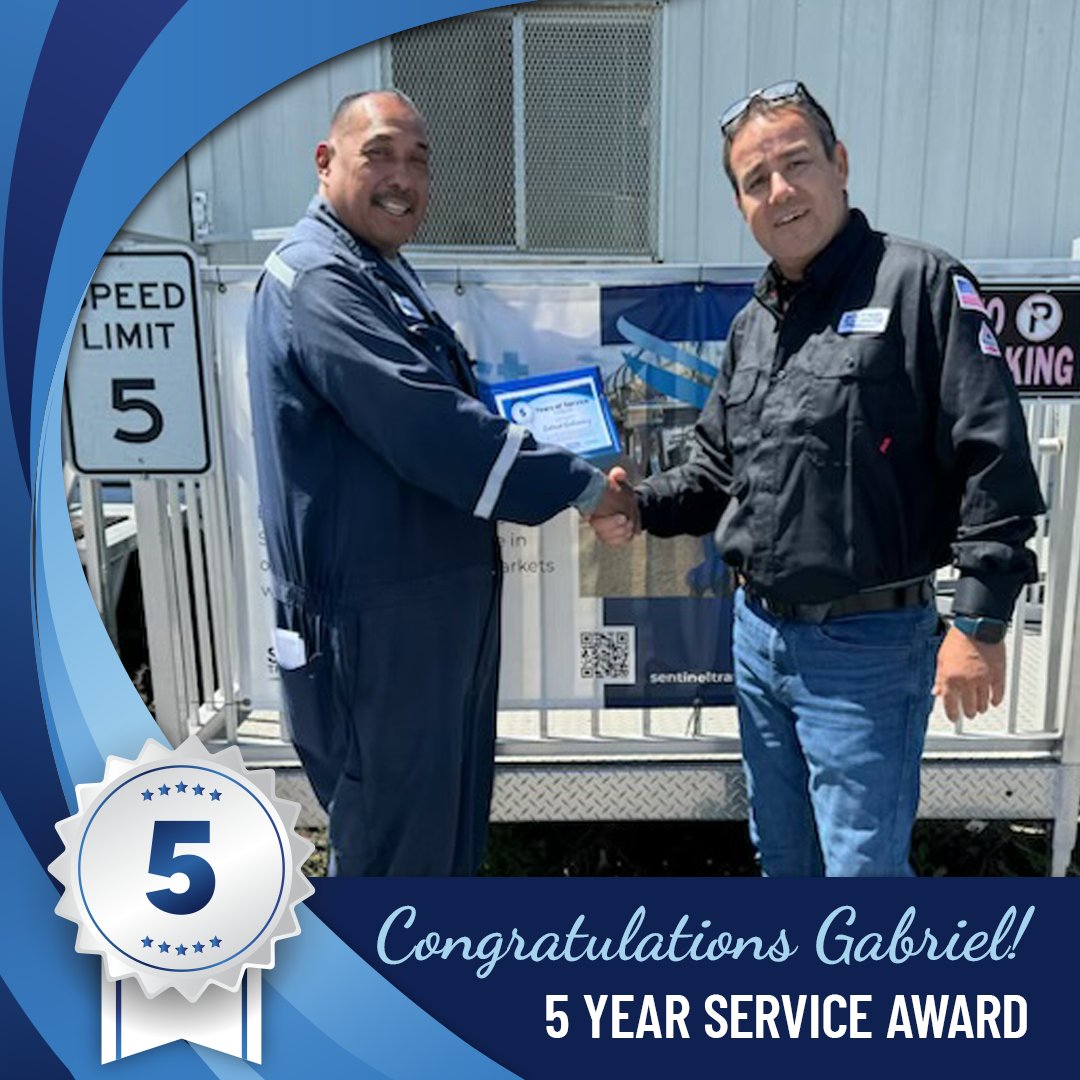 sentinel_trans's tweet photo. Sending out big congratulations today to Gabriel for receiving his 5 Year Service Award 👏 🙌
Gabriel, thank you for all you do to keep us rolling along 💪 ➡️ Happy 5th work anniversary 🎉
(Gabriel pictured left. Anthony pictured right.)
#SentinelTransportation https://t.co/Oqmi0cexSf