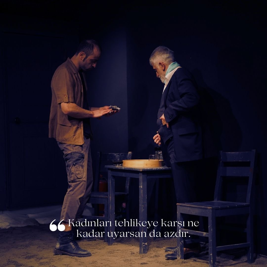 Zenciyle İtlerin Dalaşı’nın 25-26-27-28 Nisan Biletleri <a href="/tiyatrolarcomtr/">tiyatrolarcomtr</a> ‘de. 

Afrika'nın ücra bir köşesinde geçen oyun, Fransızlara ait kapanmaya yüz tutmuş izole bir köprü inşaatı alanında patlak veren politik, cinsel ve kültürel açıdan yüklü bir psikolojik savaş hikayesidir.