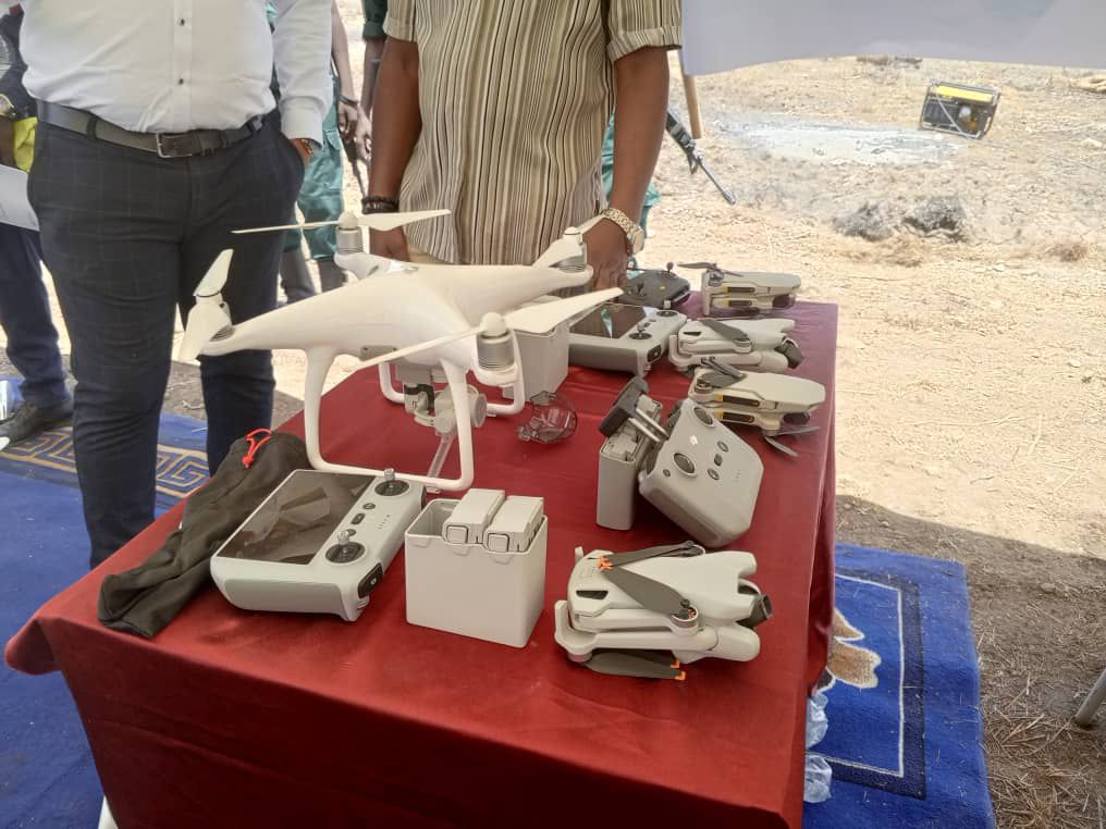 La formation sur les drones sera bientôt effective à Rey Bouba, région du #Nord. La cérémonie de lancement couplée à l'inauguration de la piste d'aérodrome de Rey Bouba, a été présidée ce 15 avril par le ministre des Forêts et de la Faune, Jules Doret Ndongo. #Garoua