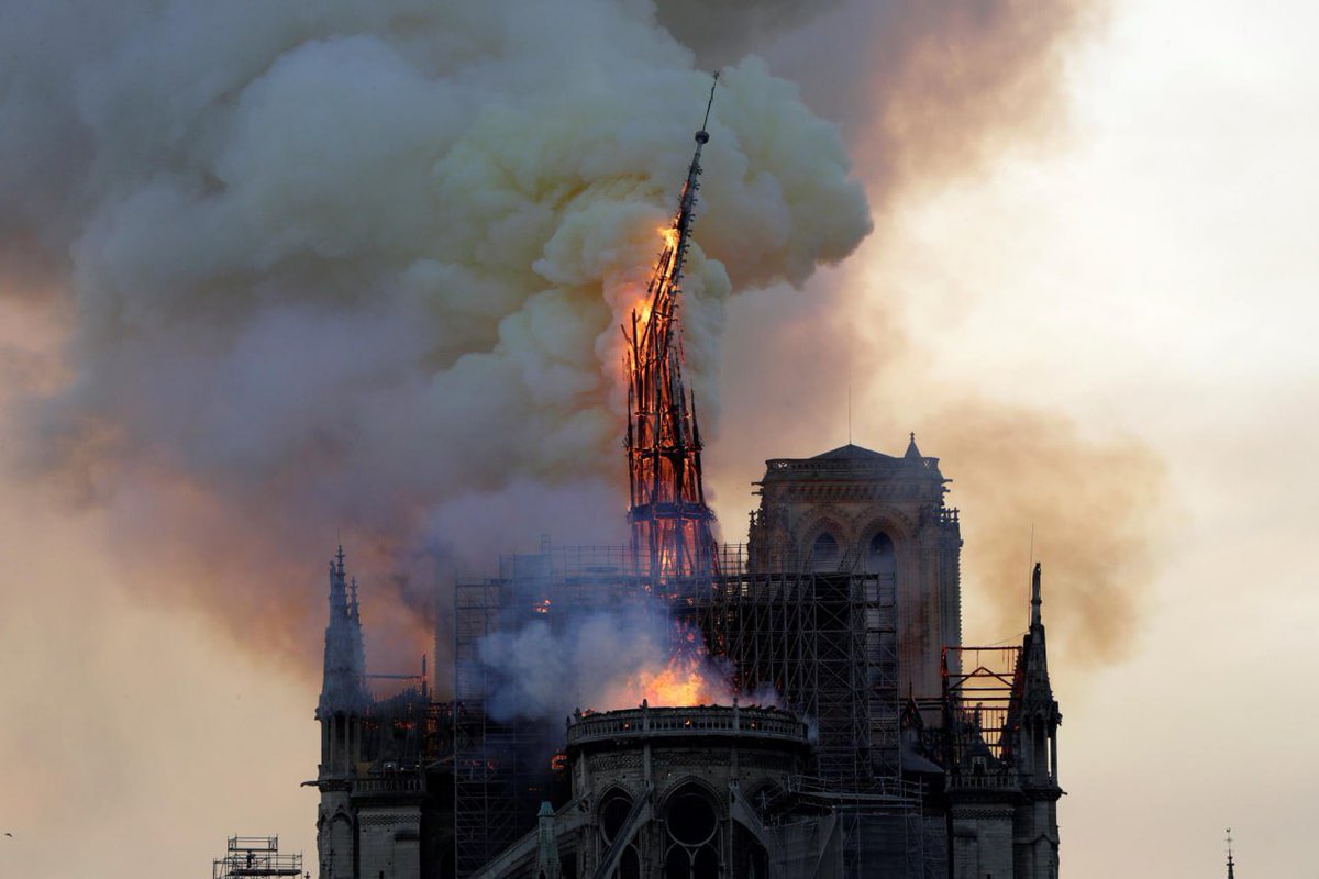 Il y a cinq ans, jour pour jour, un #incendie dévastait #NotreDame de Paris, trésor du #patrimoine culturel et historique #français. Le Président de la République @EmmanuelMacron l’avait promis. Grâce au travail sans relâche de nos artisans, ouvriers, et architectes, la