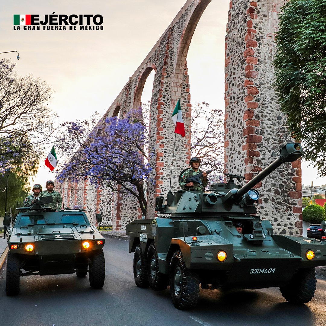 ¡Con la fuerza del blindaje venceremos! Con acero y valor, los integrantes del #ArmaBlindada reflejan su compromiso con servir a #México #EjércitoMexicano #Blindaje #Vehículos