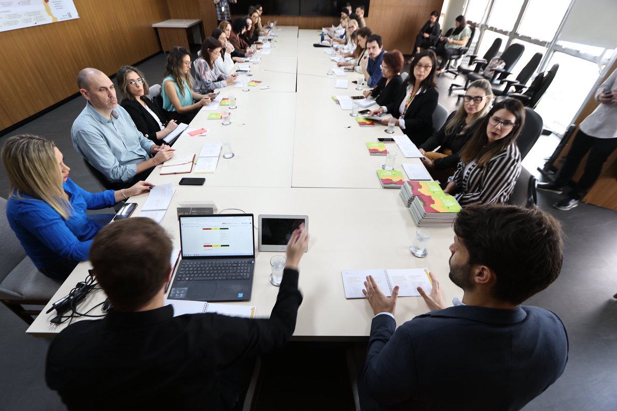 A Secom realizou a entrega do Manual de Boas Práticas em Redes Sociais para os coordenadores de comunicação das secretarias. O material foi disponibilizado pelo diretor do Departamento de Redes Sociais, Guilherme Hamm. 

O material pode ser acessado em comunicacao.rs.gov.br/manuais