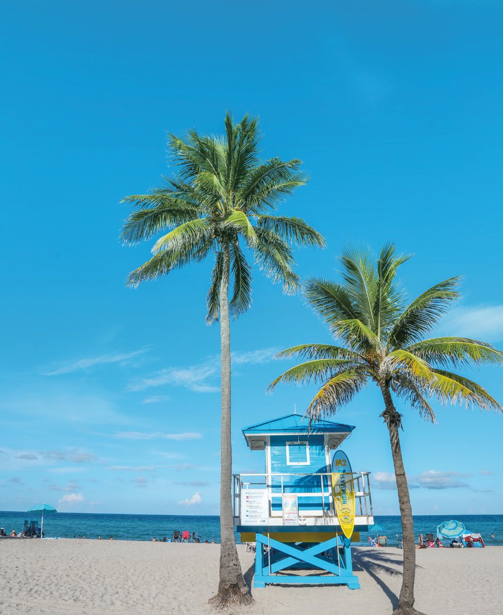 Chillin' at the beach is our favorite pastime. 🏝 📍: Hollywood Beach #visitlauderdale #hollywoodbeach #holllywoodflorida