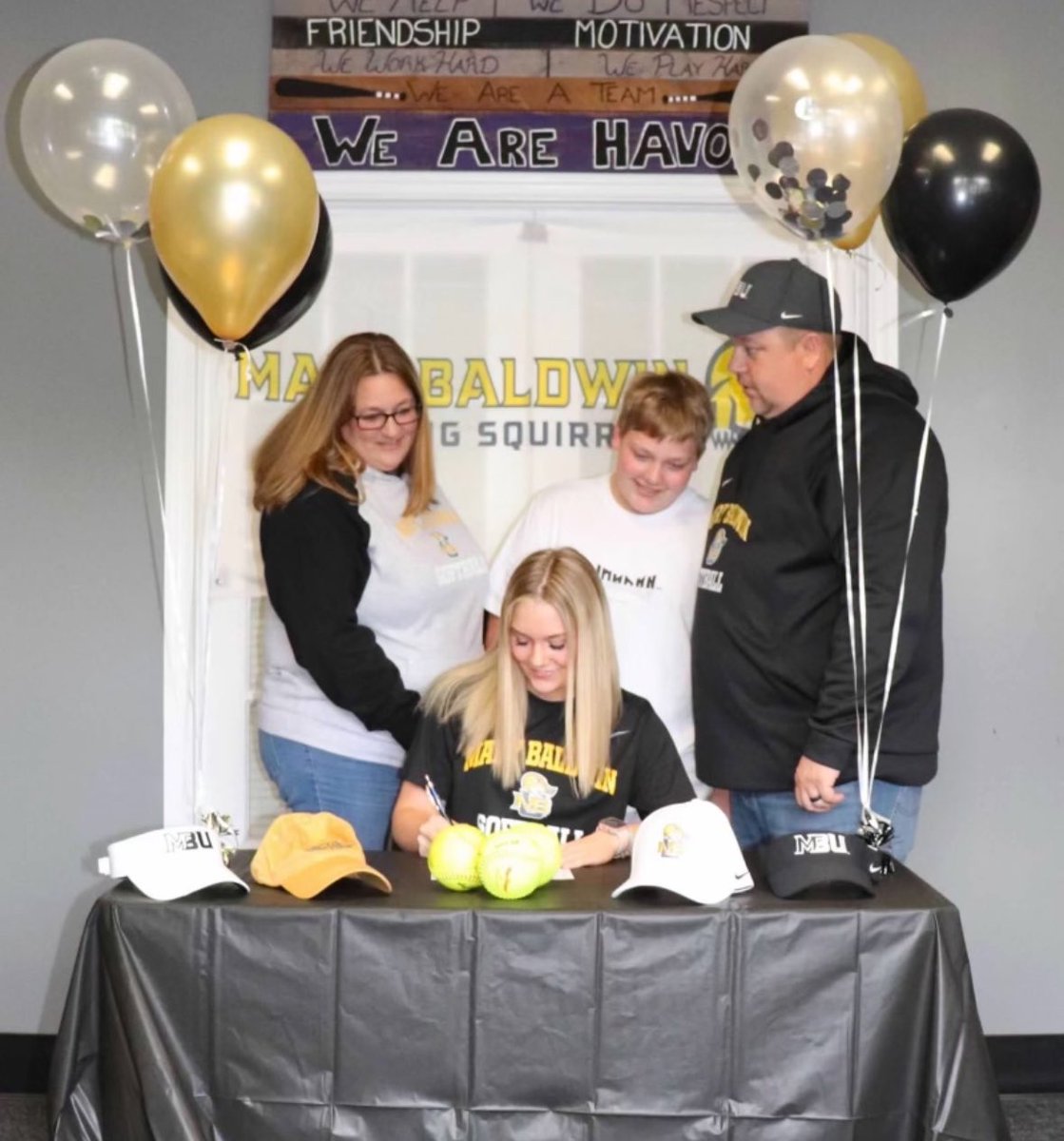 HannahBolt02's tweet photo. Signing day!!!! 
Thank you to everyone who made this day possible can’t wait for the next 4 💛🖤💛🖤 @CoachShelton18 @Havok_2024 https://t.co/Dbu6hxylgg