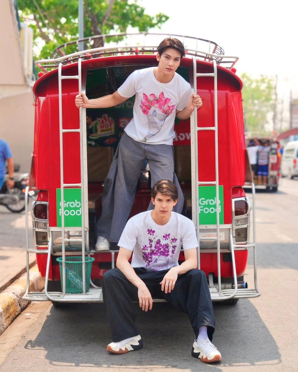 Frameon_Inter_'s tweet photo. P'Frame and Nong Dom are looking fly and festive in their ICONIC brand shirts! 😍

#เฟรมฤทธิ์ชนนท์ #frame_ritchanon #frameritchanon #DaddyRyla #ฟ้ารักพ่อ #dompetch #thejenstudio https://t.co/RfEnpjVL7P
