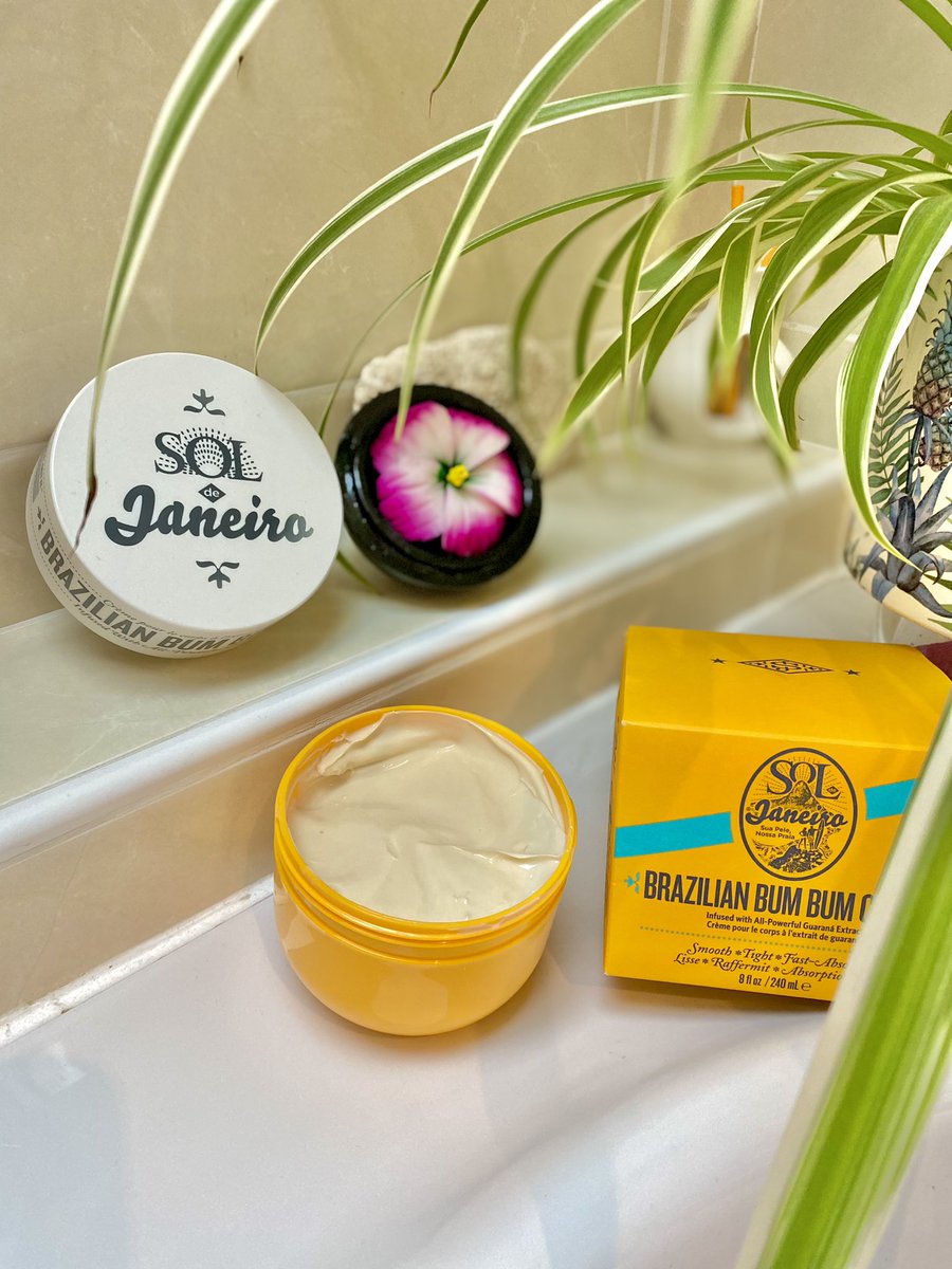 llrlds's tweet photo. Le soleil est de retour !! Il est donc l’heure d’ensoleiller vos journées avec cette beauté brésilienne ☀️ 

Une touche de tropiques pour une peau douce, ferme et simplement irrésistible. 🏖️

#bumbumcream #deliciadrench https://t.co/yaZy05GulV