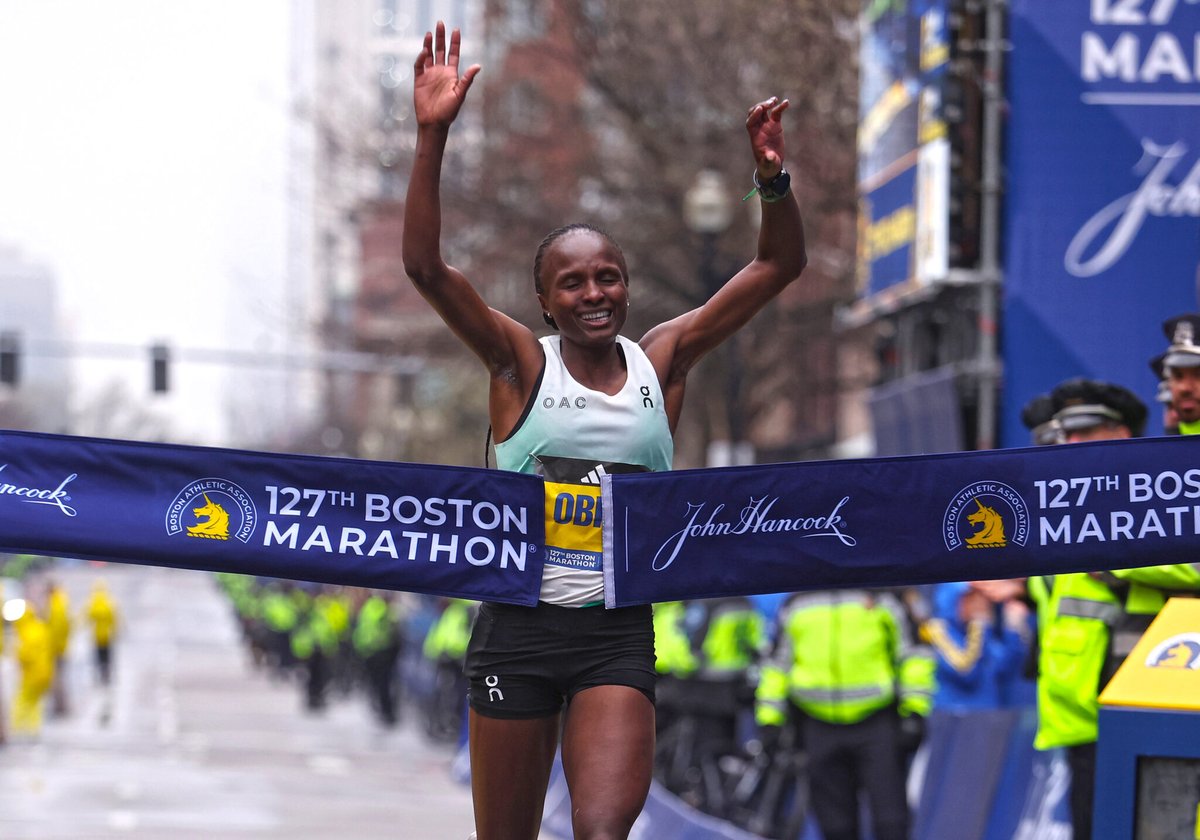 🏃‍♀️💨2X Boston Marathon Champion! 🏆 Congrats to Hellen Obiri for spearheading a remarkable Kenyan sweep with a blazing time of 2:22:37. She's the first woman in 19 years to clinch back-to-back titles, following in the footsteps of the legend Catherine Ndereba's 2004/2005 wins. 🇰🇪