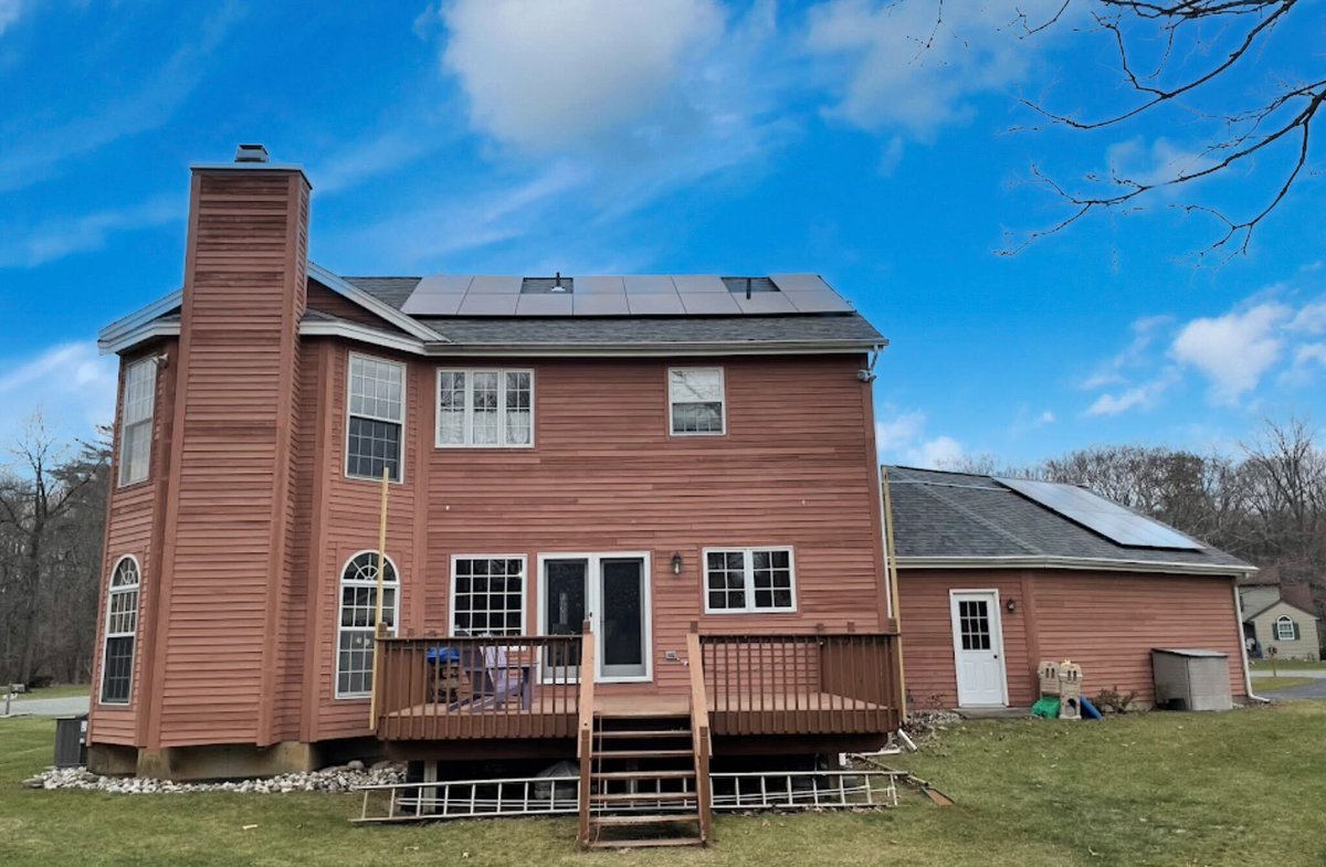 kasselmansolar's tweet photo. Throwback to a job we did in Clifton Park back in December 2023. Matt, the homeowner, captured this shot when our team left for the day. Thanks for the picture, Matt, and we are so glad you had a great experience with Kasselman!

#KasselmanSolar #albanyny #hudsonvalley #nyserda https://t.co/bd4Yi0lJDz