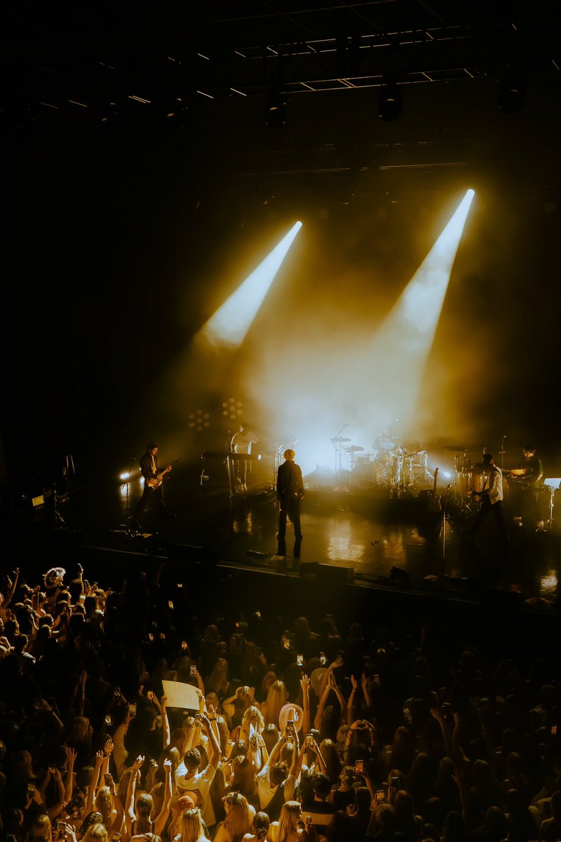 90sviolet's tweet photo. full circle moment 🫂❤️‍🩹

@thedriverera at the sylvee in madison, wi 🌟

https://t.co/WlpfQxfUEo https://t.co/LHnyObuoIw