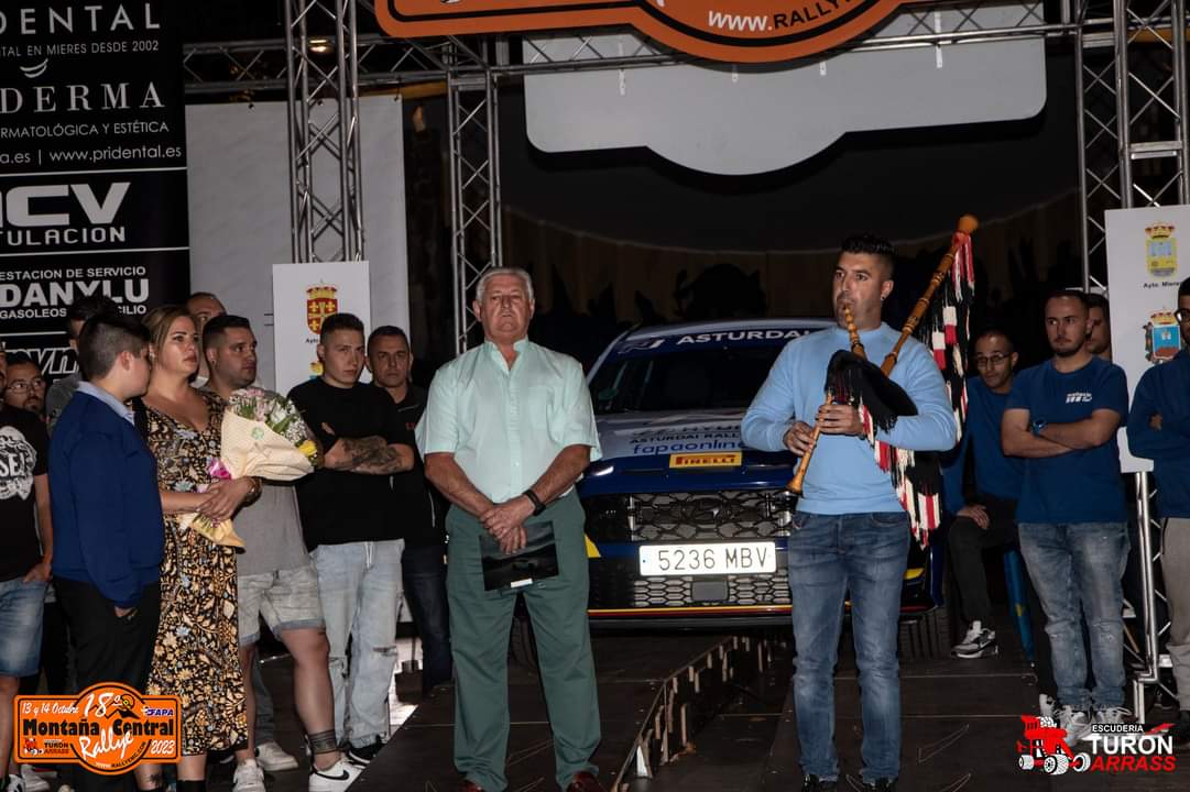 TuronArrass's tweet photo. Hoy para todos los que formamos este deporte es un día complicado y de recuerdo.

Hace un año perdíamos a dos amigos, dos deportistas, Julio y Javi en competición.

Queremos recordarles con el homenaje que les rendíamos en la salida del 18° Rallye Montaña Central.

🖤 DEP 🖤 https://t.co/8w2eXm6NiD