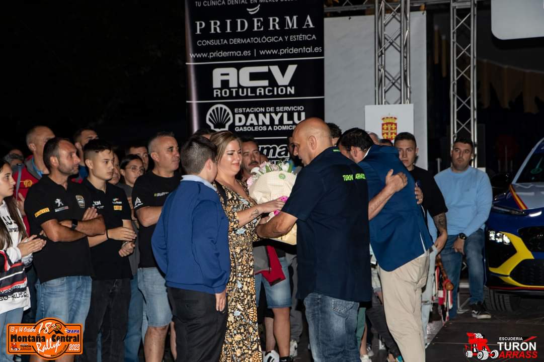 TuronArrass's tweet photo. Hoy para todos los que formamos este deporte es un día complicado y de recuerdo.

Hace un año perdíamos a dos amigos, dos deportistas, Julio y Javi en competición.

Queremos recordarles con el homenaje que les rendíamos en la salida del 18° Rallye Montaña Central.

🖤 DEP 🖤 https://t.co/8w2eXm6NiD