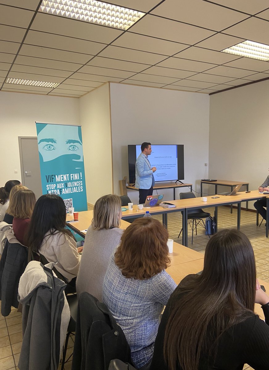 alexfrancois88's tweet photo. Ce matin, à l’initiative de la ZP Seraing-Neupré, j’ai pu exposer la politique criminelle du @OMP_BE en matière de #violencesintrafamiliales aux intervenants sociaux des deux communes de la zone de #police. #justice #vifs #magistrat https://t.co/j0Wcrv7l7a