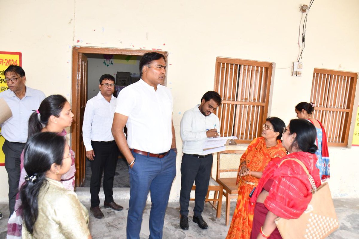 dmdeoria's tweet photo. लोकसभा चुनाव 2024 के दृष्टिगत आज सदर विधानसभा क्षेत्र स्थित विभिन्न मतदान केंद्रों का निरीक्षण किया गया।
@ECISVEEP @ceoup https://t.co/QKsnOkkENu