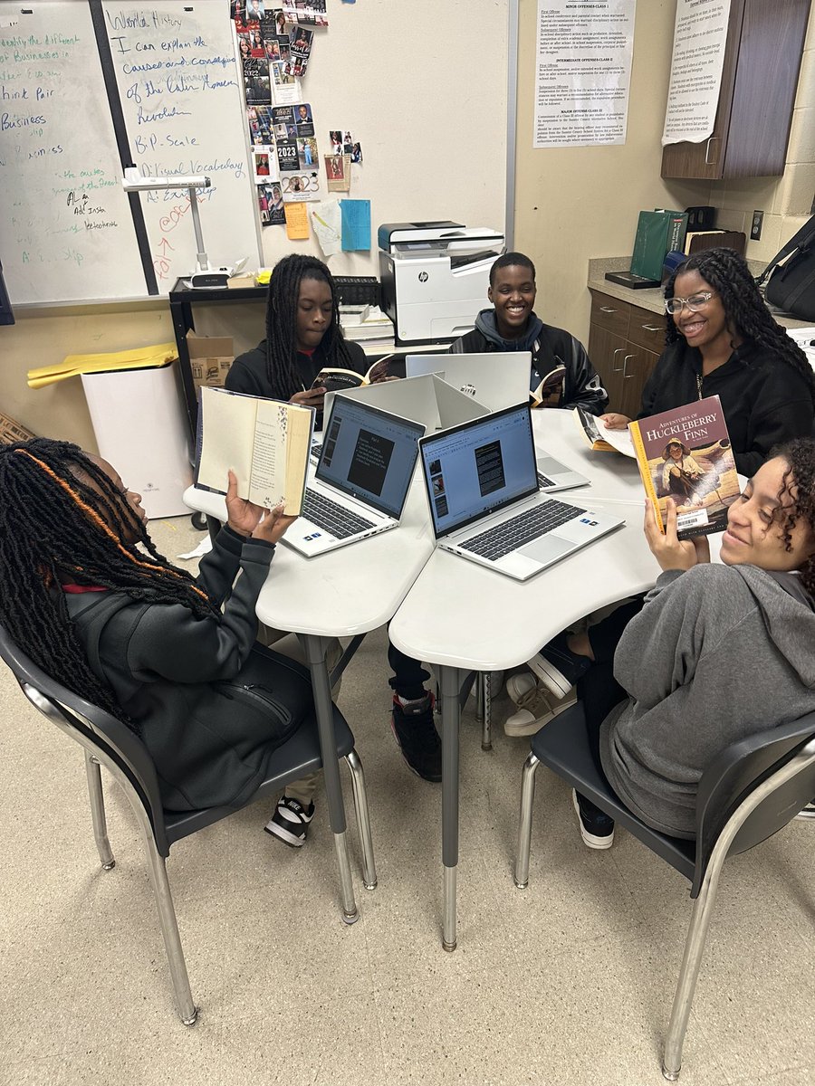 LytriceMurray's tweet photo. National Library Week’s Drop Everything and Read event held at Sumter Central High School @SumterCentral @MarcyBurroughs @acassity1 https://t.co/mXWQd7gpf5