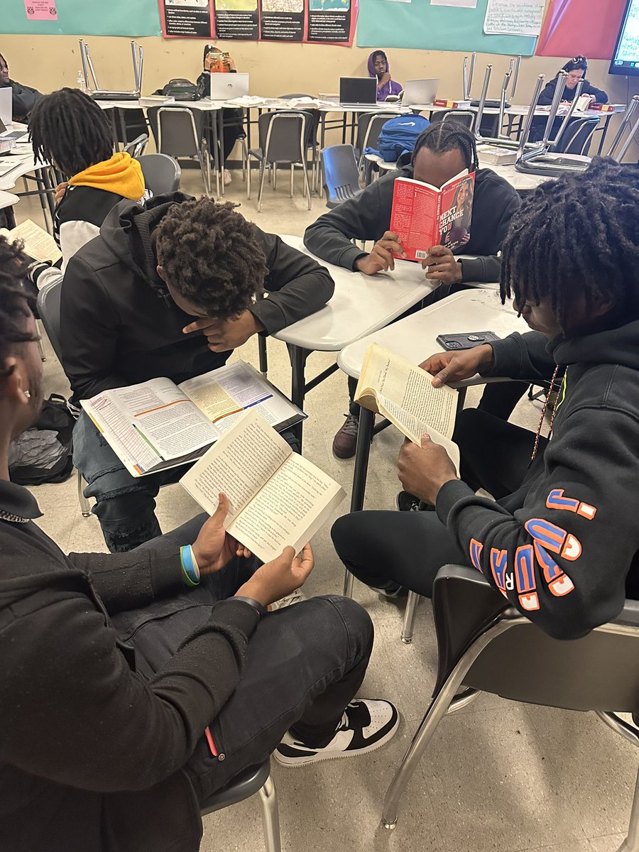 LytriceMurray's tweet photo. National Library Week’s Drop Everything and Read event held at Sumter Central High School @SumterCentral @MarcyBurroughs @acassity1 https://t.co/mXWQd7gpf5