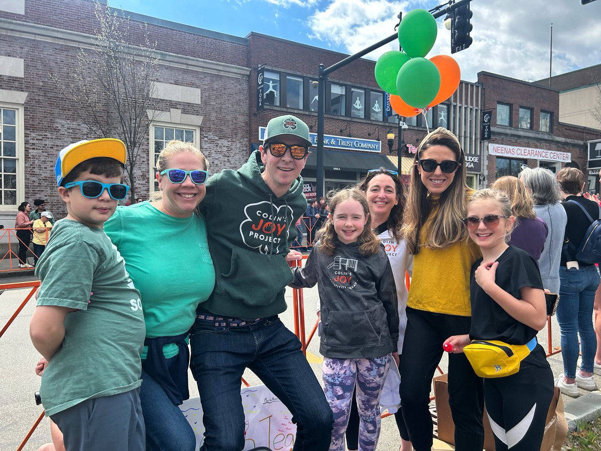 Boston Marathon 2024!! 💛💙 Good luck runners 🏃🏿🏃‍♀️ So inspired by these elite athletes Guess who we ran into? #TeamColin!! Rooting for the team 💚🧡 #bostonmarathon #bostonstrong #boston #southboston #southie #onebostonday