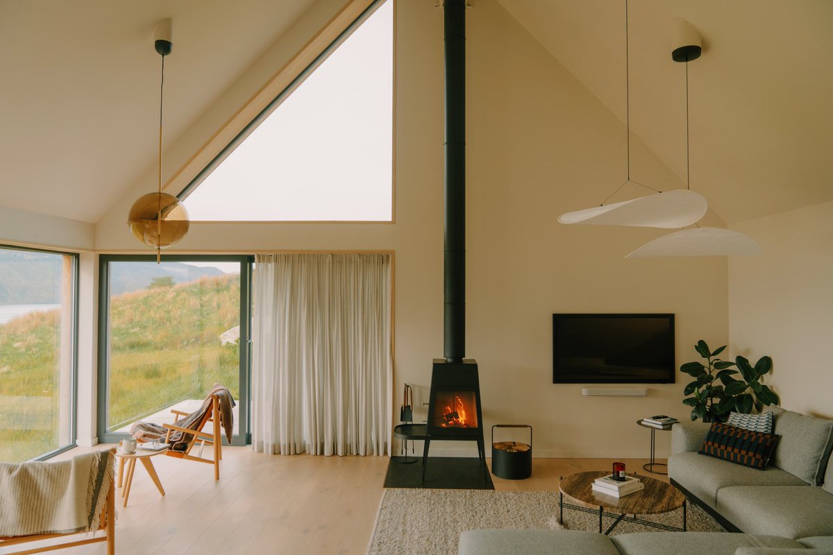 DanielCasson1's tweet photo. Hill House // https://t.co/A86E0sFF8U