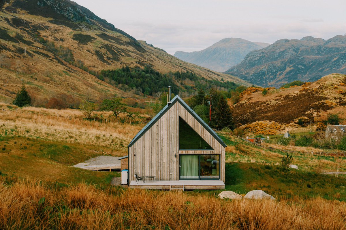 DanielCasson1's tweet photo. Hill House // https://t.co/A86E0sFF8U