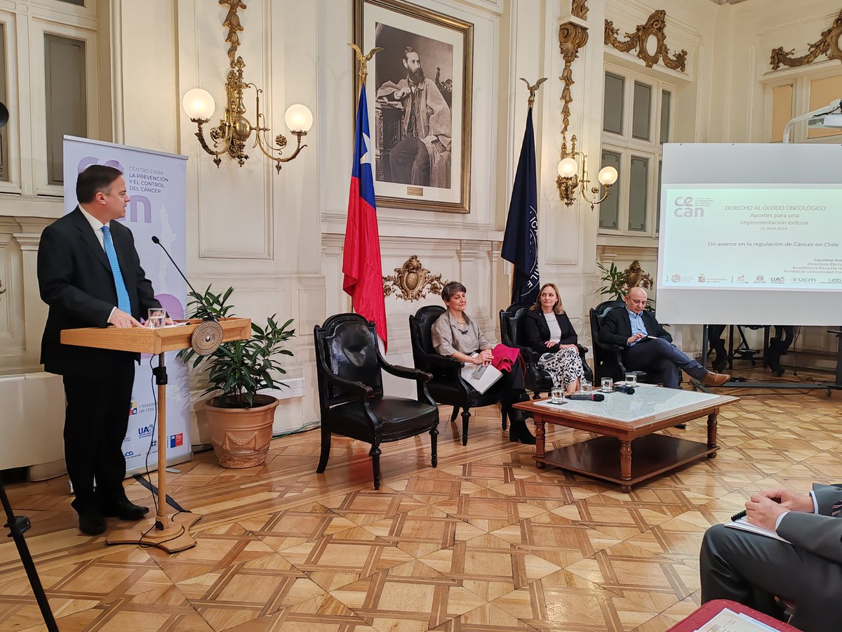 📌 El Superintendente de Salud, <a href="/DocVictorTorres/">Víctor Torres Jeldes 🌿</a> en inauguración del Seminario "Derecho al olvido oncológico: Aportes para una implementación exitosa". Agradecemos invitación del Senador <a href="/matiaswalkerp/">Matías Walker Prieto</a> y del Centro @RedesCecan. Sigue en vivo acá youtube.com/watch?v=FF7WGT…