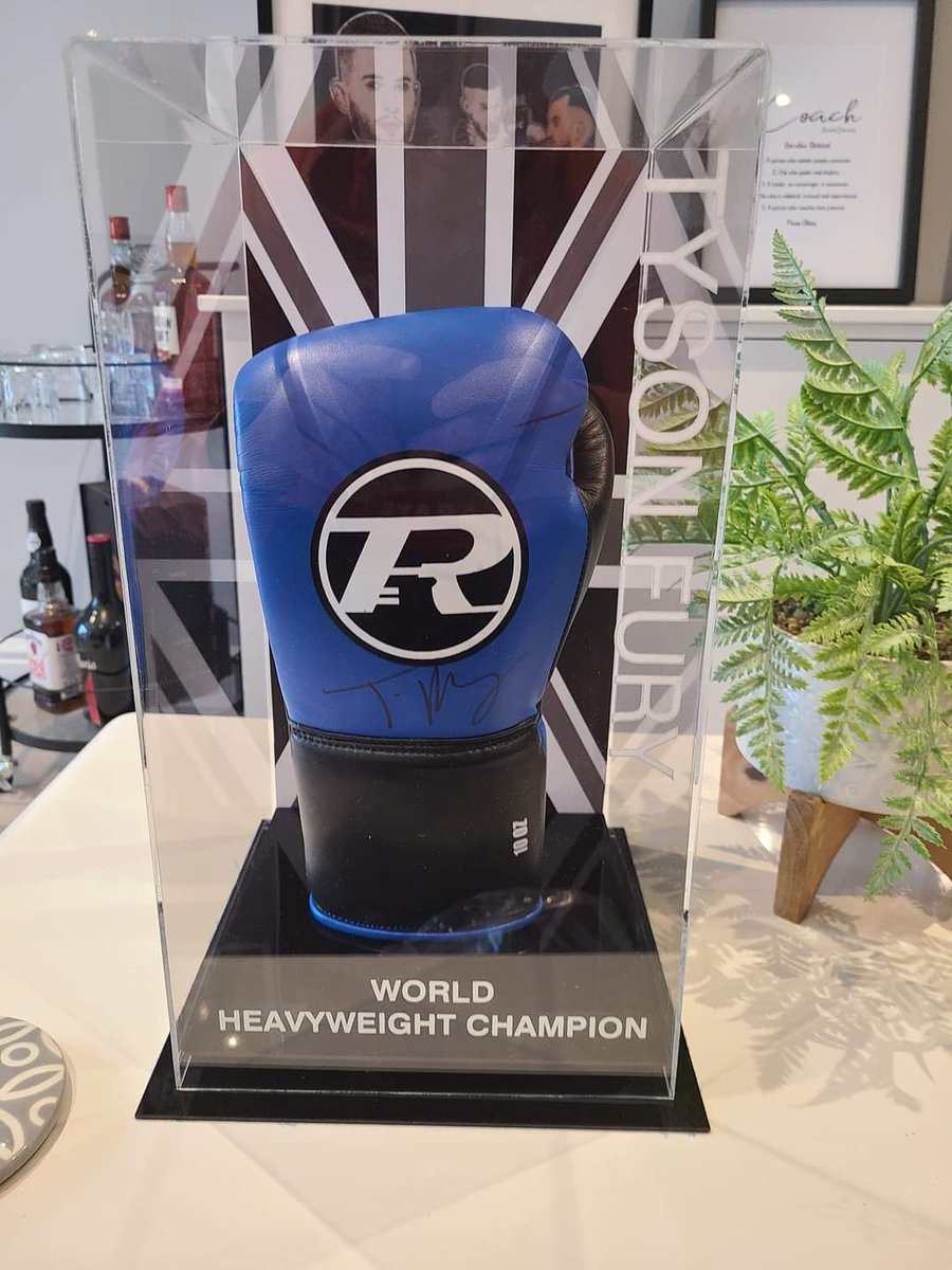 At our next SFC event on May 11th we will be raising money for the hematology cancer ward in Nevil Hall Hospital. We are raffleing off the following - 1. A signed Tyson Fury Glove in glass case. 🔥 (thanks to Brendon Lyons)